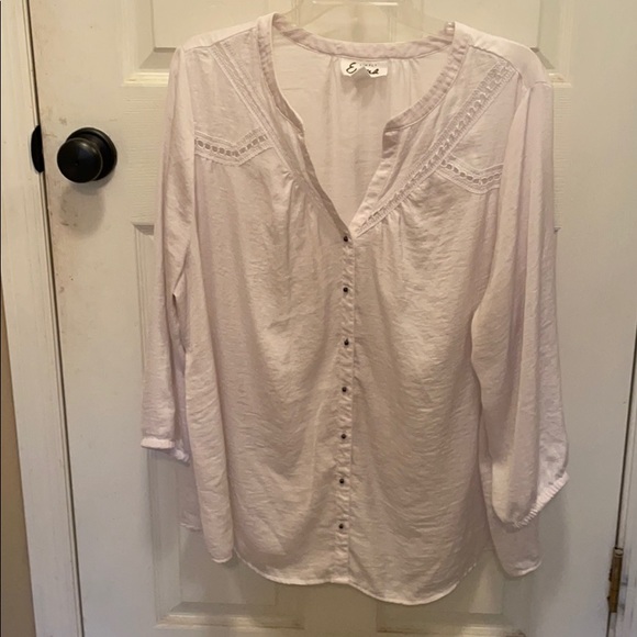 Simply Emma Tops - White top. Simply Emma 2X